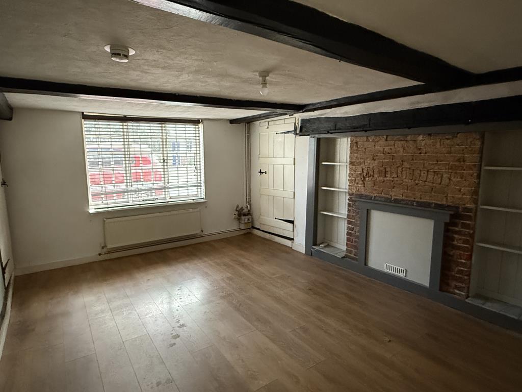 Lot: 59 - HOUSE IN NEED OF IMPROVEMENT IN WEALDEN VILLAGE - Living Room in Period Cottage for Improvement